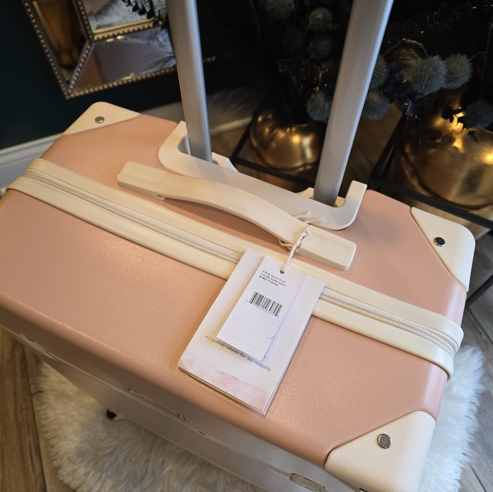 Jessica Simpson 24"Hardside Vintage Laugage Color:Rose Gold4 Spinner New - Picture 3 of 8